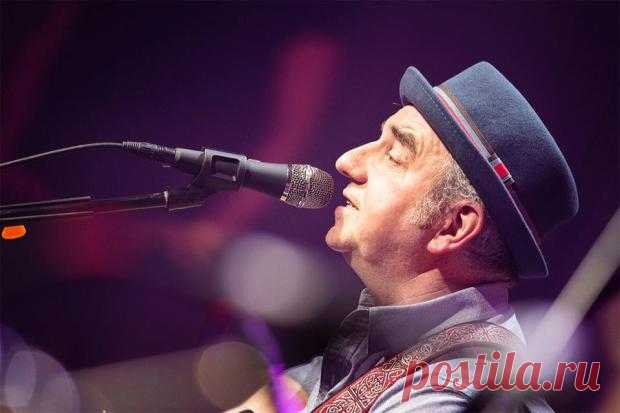 Музыканты группы Чайф потеряли гитары: Шахрин и Бегунов в шутку обвинили грузчиков