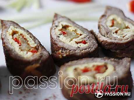 Телятина, фаршированная омлетом и овощами | passion.ru