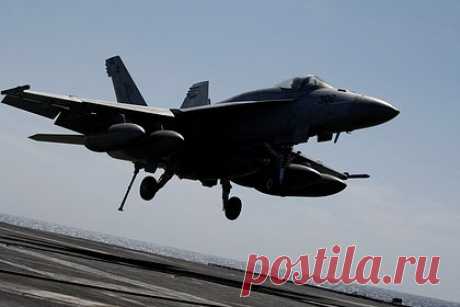 Украина запросила у Австралии информацию о списанных истребителях F-18. Посол Украины в Австралии Василий Мирошниченко сообщил, что Киев запросил у Канберры информацию об истребителях F-18, списанных из состава Военно-воздушных сил страны. «Был сделан запрос. Украина ищет возможности для получения истребителей, в том числе этих», — сказал посол.