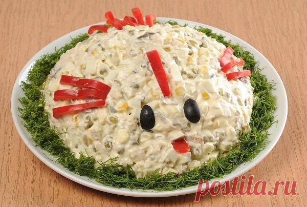 Салаты к новогоднему столу: рецепты и оформление