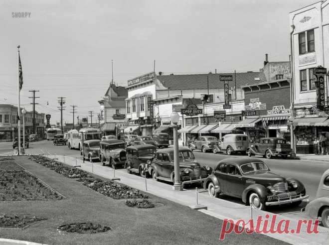Graham Hollywood: 1942 April 1942. 