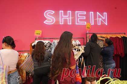 Раскрыты жестокие условия работы персонала на фабриках Shein. Журналисты раскрыли жестокие условия работы сотрудников китайского бренда Shein, противоречащих трудовому законодательству страны. Выяснилось, что на одном из производств люди трудятся по 18 часов в день с одним выходным в месяц, зарабатывая при этом по 0,27 юаня (около 2,5 рубля) за каждую созданную вещь.