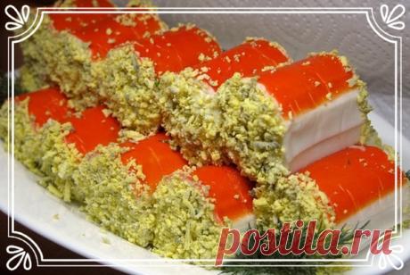 Крабовые палочки «Очаровашка» (рецепт на скорую руку, и к Новому году и не только) 

Ингредиенты: 
Крабовые палочки — 1 упаковка (200 гр). 
Яйца — 3-4 шт. 
Показать полностью…