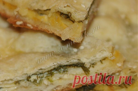 Луковый пирог из слоеного теста с сыром, фото рецепт.