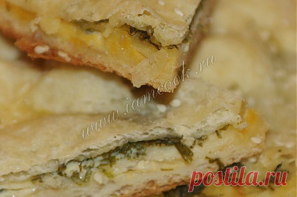 Луковый пирог из слоеного теста с сыром, фото рецепт.