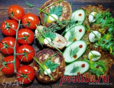 Домашние котлеты из свинины и курицы. Ингредиенты: свинина, куриное филе, лук репчатый