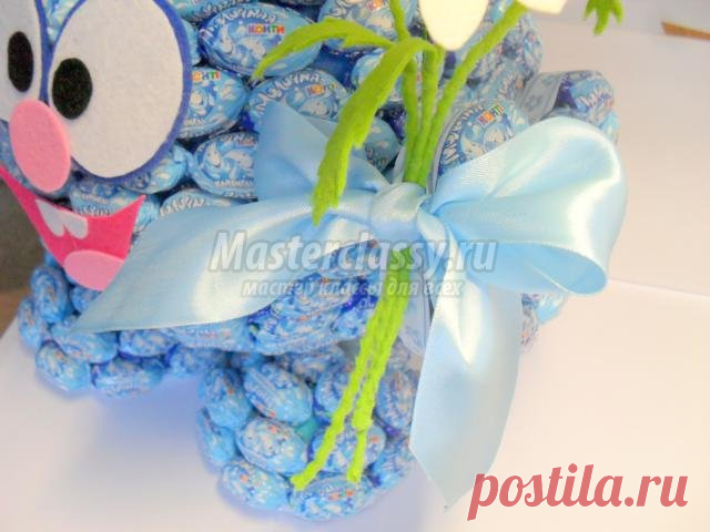 Поделки из конфет своими руками. Крош. Мастер класс с пошаговыми фото