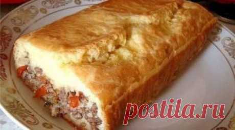 Ленивый пирог с вкуснейшей начинкой. Ну очень вкусно, попробуйте! Очень простой, быстрый в приготовлении, не требующий особенных затрат, сытный пирожок! Рекомендую!