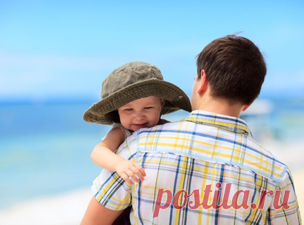 Психологическое родство Вопреки расхожему мнению, кровные узы — не всегда самые крепкие. Конечно, сказочная мачеха — злодейка, но социолог Джулия Артис из чикагского университета ДеПол (США) проверила, насколько оправдан этот стереотип. Изучив детали личной истории более чем 10 тысяч дошкольников, она выяснила, что все значимое для ребенка (система воспитания, стиль общения, атмосфера в доме…) не зависит от того, являются ли родители кровными. Если ребенка любят и принимают, в семье возникает…