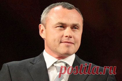 Российский суд заочно арестовал украинского бизнесмена за финансирование ВСУ. Хамовнический суд Москвы выдал санкцию на заочный арест украинского бизнесмена Евгения Черняка (внесен в список экстремистов и террористов), владеющего компанией по производству водок «Хортица» и «Первак», за финансирование Вооруженных сил Украины. Решение принято по ходатайству следственных органов России.