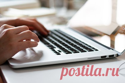 В Reddit приготовились к выходу на биржу. Платформа Reddit, объединяющая функции соцсети и форума, а также известная своим влиянием на рынок «мемных» акций, планирует осуществить в марте первичное публичное размещение акций (IPO), узнали журналисты. Отмечается, что процесс может быть отложен, как это уже случалось ранее. В компании эти планы не комментируют.