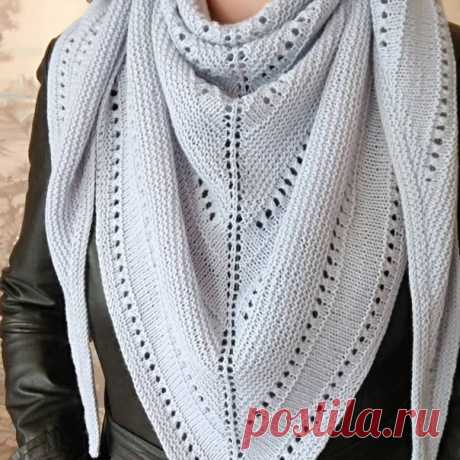 Бактус "Ornella" от knitting_my_dreams (https://www.instagram.com/knitting_my_dreams/)

Длина моего бактуса получилась 1,5 м, но вы можете вязать до желаемой длины. 
Моя пряжа: 95% меринос, 5% леакрил, 100гр./400м 
У меня ушло 2 мотка 
. 
Описание: 
Набрать на спицы 3 петли. Следующие 6 рядов вяжем платочной вязкой (т.е. и с лицевой, и с изнаночной стороны только лицевые петли). При этом первую петлю снимаем, а последнюю вяжем лицевой 
 ряд: 1п.снять, 2 лиц.,далее провязат...