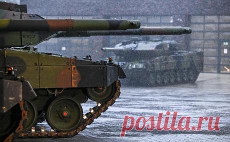 Германия начала обучение украинских военных управлению танками Leopard. Бундесвер начал обучение украинских солдат управлению Leopard 2, сообщила пресс-секретарь Минобороны Германии Надине Клюгер, передает Zeit Online.
