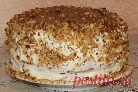 Домашний сметанник - простой в приготовлении, но удивительно вкусный! Этот торт - просто объедение и простой способ порадовать семью и друзей за праздничным столом!