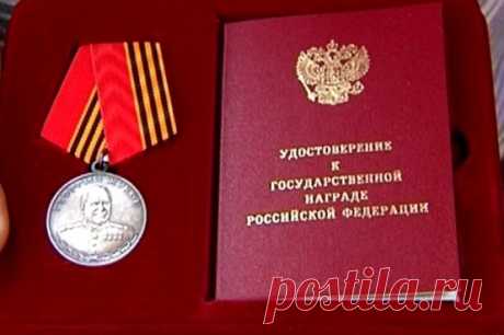 В ЛНР наградили артистов ансамбля песни и пляски ЦВО. Артистам вручили медали Жукова, медали «За воинскую доблесть» II степени и «Участнику специальной военной операции».