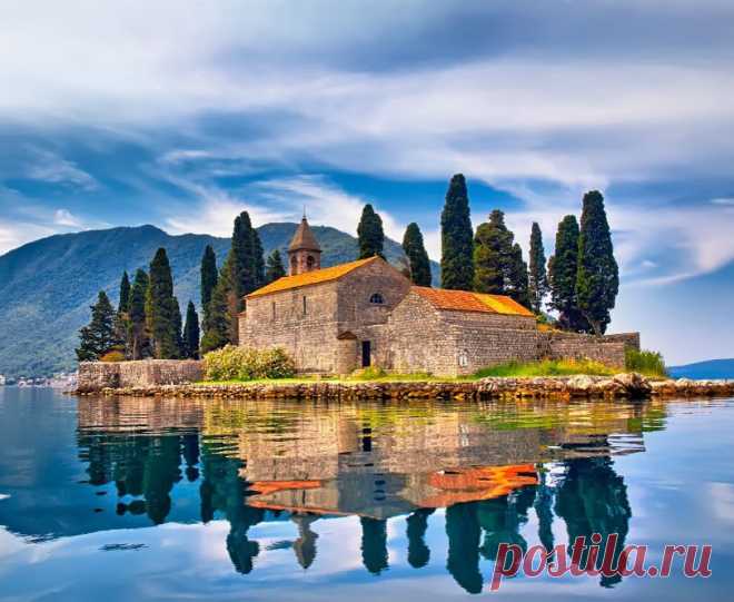 The nature of Montenegro will leave you speechless with its beauty, contrast and charm. Once you visit our country,  you will want to stay forever. Choose your dream #home or apartment with @cmm.group

Priroda Crne Gore će vas svojom ljepotom, kontrastom i šarmom ostaviti bez teksta. Jednom kada posjetite našu zemlju, poželećete da ostanete zauvijek. Odaberite svoju #kuću ili stan iz snova sa nama @cmm.group

Природа Черногории поражает своей красотой, контрастностью и чар...