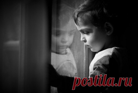 Так много детишек растут БЕЗ ОТЦА. А те себе ходят, НЕ ПРЯЧА лица...Скрывают ЗАРПЛАТУ, меняют РАБОТУ. А то - вдруг ребенку ДОСТАНЕТСЯ что-то... К несчастью, НЕМАЛО таких вот отцов... Навек превративших себя в МУДАКОВ!!!