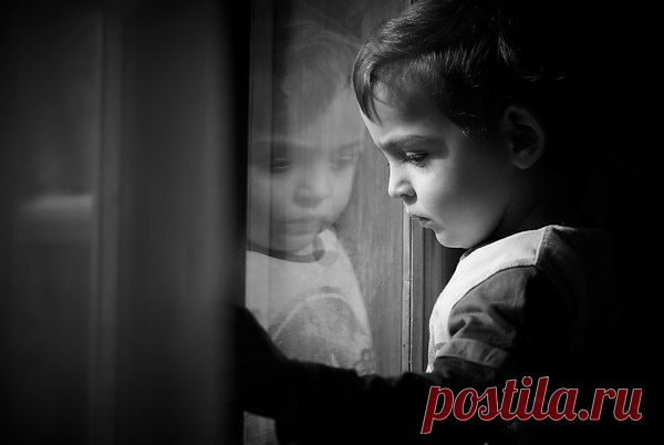 Так много детишек растут БЕЗ ОТЦА. А те себе ходят, НЕ ПРЯЧА лица...Скрывают ЗАРПЛАТУ, меняют РАБОТУ. А то - вдруг ребенку ДОСТАНЕТСЯ что-то... К несчастью, НЕМАЛО таких вот отцов... Навек превративших себя в МУДАКОВ!!!