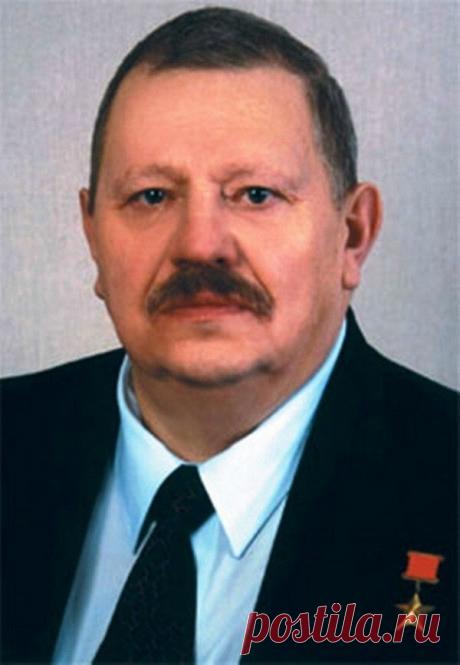 Человек из стали / Назад в СССР / Back in USSR