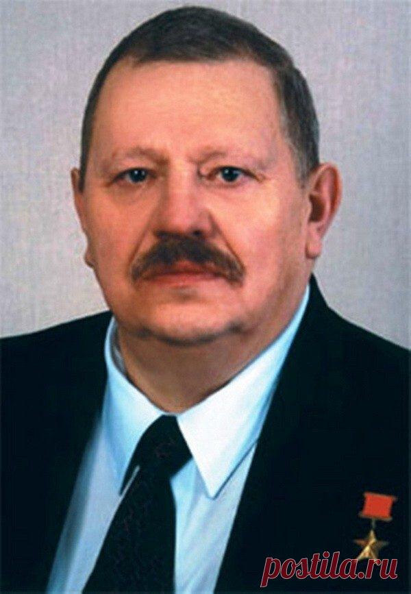 Человек из стали / Назад в СССР / Back in USSR