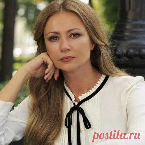 🍂46-летняя Мария Миронова