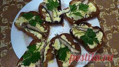 Гренки со шпротами и чесноком