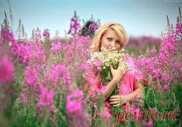 Русский чай - возрождая традиции предков! 

Очень давно хотела поделиться с создателями Родовых поместий своим опытом производства древнего русского национального напитка Иван-чая. С детства, а родилась я на Урале, мне очень нравилось любоваться этим удивительно красивым растением. Когда я узнала от своей бабушки его название, то очень удивилась: 