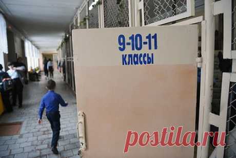 Российский подросток собирался напасть на школу с ножами и топором. В Татарстане силовики задержали 15-летнего подростка, готовившего вооруженное нападение на школу. Он учился в школе №4 города Кукмора. Несовершеннолетний начал планировать нападение на учебное заведение с весны 2022 года, изучая в интернете соответствующую информацию, инструкцию по изготовлению взрывных устройств.