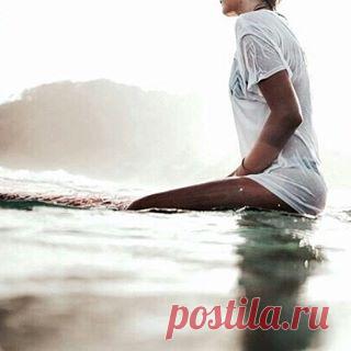 Знакомо? На Бали пришли неплохие волны, а на родине во многих городах идет снег. Меняемся? #endlesssummer #серфинг