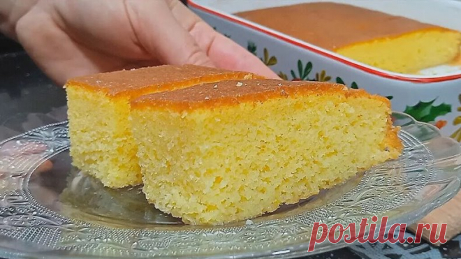МОЖНО ПЕЧЬ ХОТЬ КАЖДЫЙ ДЕНЬ! БЕЗ МИКСЕРА! ВСЁ СМЕШАЛИ И В ДУХОВКУ!
Сегодня у меня для вас быстрый рецепт вкусного и нежного пирога к чаю. Этот пирог очень просто готовится: все ингредиенты нужно смешать ручным венчиком, залить в форму и отправить в духовку. В рецепте есть маленький секретик, который поможет сделать пирог очень нежным и влажным.
Ингредиенты:
 яйца – 4 шт. (крупных)
 сахар – 4 ст.л. 
 ванильный сахар – 1 пакетик (8 г.)
 молоко – 4 ст.л.
 рафинированное подсо...