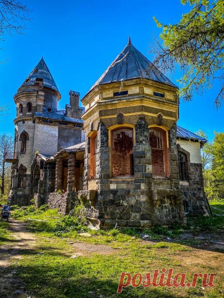 Заброшенный замок Елисеевых