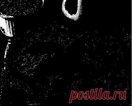 Курица, запечённая в сметане, с шампиньонами и чесноком

Куриное мясо по этому рецепту получается очень нежным и приобретает сливочные нотки благодаря тому, что запекается в сметане! Шампиньоны также пропитываются всеми соками готовящегося блюда, насыщаются чесночным ароматом и являются идеальным гарниром к самой курице!