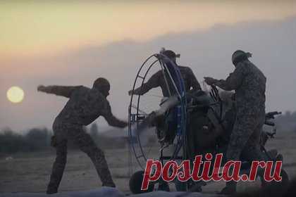 Появилось видео полета боевика ХАМАС над зоной музыкального фестиваля в Израиле. На видео попал боевик радикальной палестинской группировки ХАМАС, который одним из первых подлетел на параплане к месту проведения фестиваля транс-музыки Nature Party в Израиле. Полет снял один из участников фестиваля. Никто из людей, находившихся поблизости, не обратил особого внимания на парапланериста.