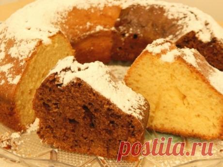 Двухцветный кекс Ингредиенты:Мука — 250 гСахар — 160 гЙогурт — 125 гМасло растительное — 120 млЯйца — 3 шт.Какао-порошок — 50 гМолоко — 3 ст. л.Разрыхлитель — 10 гСахарная пудра — 1 ст. л.Приготовление: Яйца взбить с сахаром до белой пышной массы....