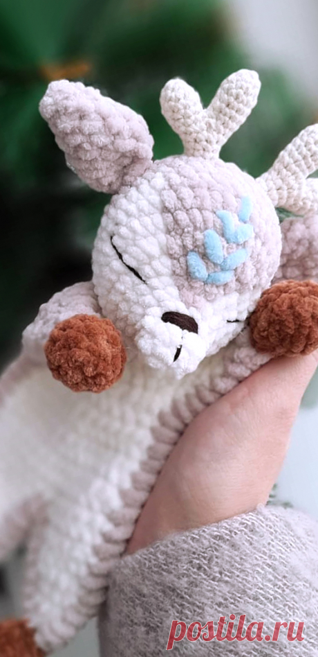 PDF Оленёнок комфортер крючком. FREE crochet pattern; Аmigurumi animal patterns. Амигуруми схемы и описания на русском. Вязаные игрушки и поделки своими руками #amimore - олень из плюшевой пряжи, плюшевый оленёнок, комфортер в виде оленя.