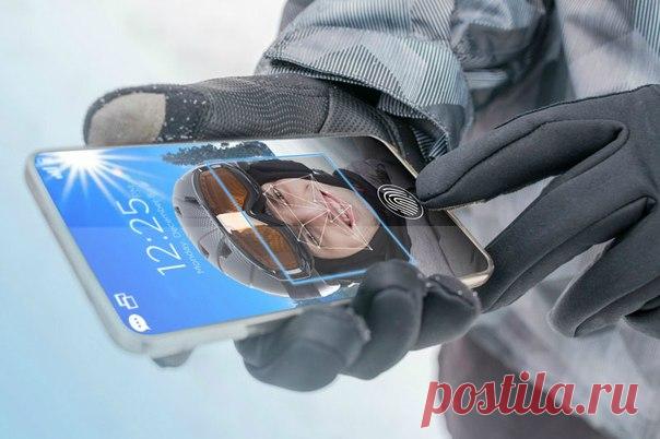 Новая технология Synaptics позволит разблокировать iPhone 8 в мороз, не снимая перчаток В конце прошлого года Synaptics анонсировала оптический сканер отпечатков пальцев Natural ID, который можно разместить под защитным стеклом. Устройство найдёт применение в мобильных устройствах ближайшего будущего. На выставке CES 2017 компания анонсировала усовершенствованную биометрическую технологию, сочетающую несколько фактов защиты. Новая система Synaptics включает вышеупомянутый дактилоскопический…