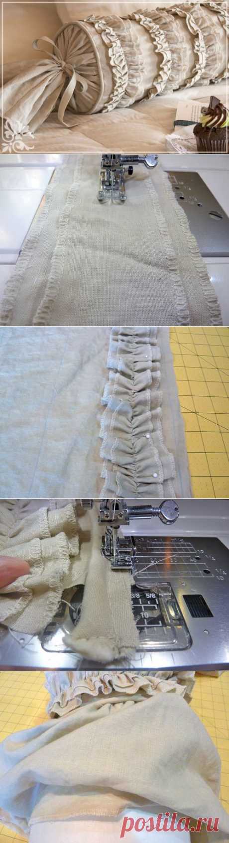 Складки и Романтика Neckroll Подушка | Sew4Home