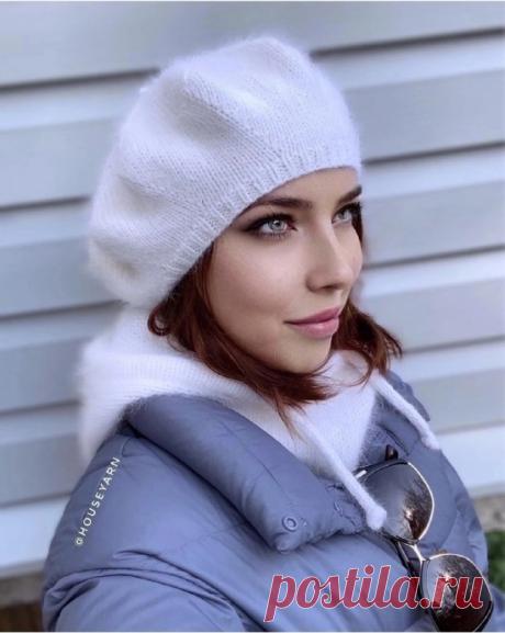 Белоснежный берет спицами, вяжем из ангоры