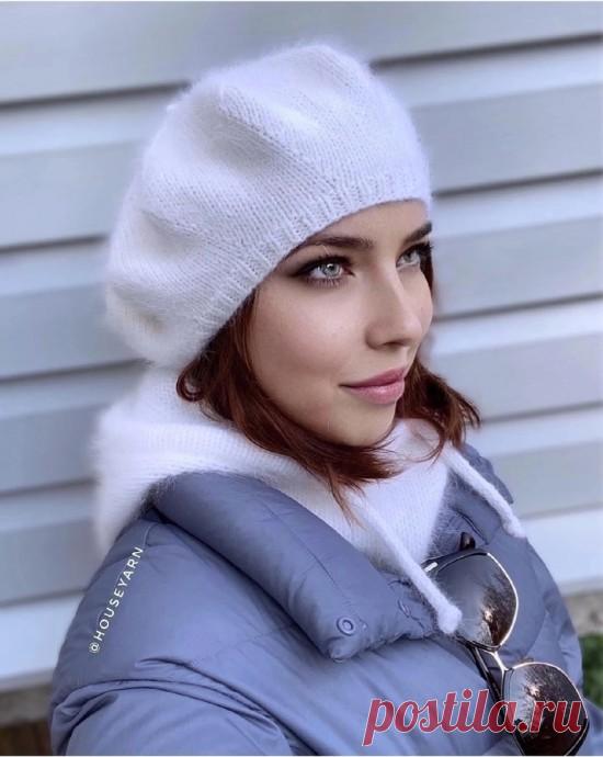 Белоснежный берет спицами, вяжем из ангоры