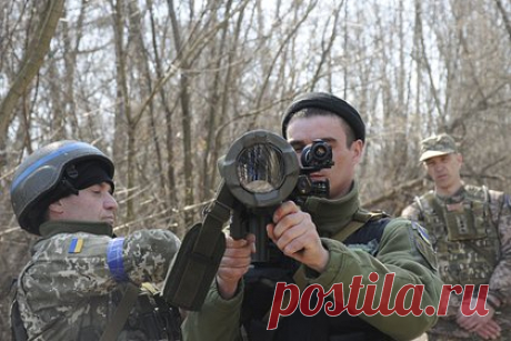 Дан прогноз по финансированию Украины со стороны США. Финансовая поддержка Украины со стороны США сохранится. При этом она может стать либо чуть больше, либо чуть меньше. Такой прогноз в разговоре с «Лентой.ру» дал политолог Станислав Бышок. Ранее журналистка Минди Робинсон заявила, что Владимир Зеленский заполучил своего «папика» в лице Кевина Маккарти.