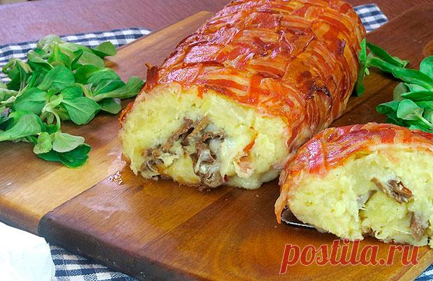 Картофельный пирог из бекона с грибами и сыром в духовке