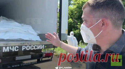 Военкор RT рассказал об обстановке возле рефрижераторов с телами боевиков ВСУ. Украинская сторона уже вторые сутки не забирает тела погибших боевиков ВСУ, тем самым нарушая стамбульские договорённости, передаёт военкор RT Александр Симонов. Читать далее