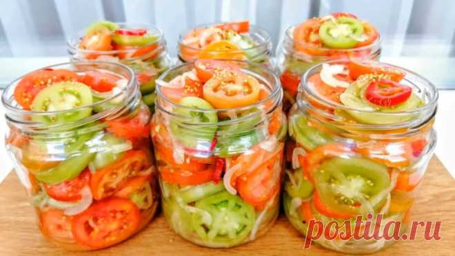 Зелёные помидоры на зиму вкуснее спелых. Салат-закуска лучше не придумаешь. Очень вкусная, пикантная, кисло-сладкая закуска из зелёных помидоров на зиму — невозможно оторваться! Лучше этого рецепта из зелёных помидоров не придумаешь.