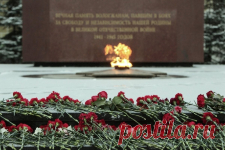Вандалы сожгли в Вечном огне мемориальный венок в Краснодарском крае. Полиция проверит факт вандализма со стороны неизвестных.