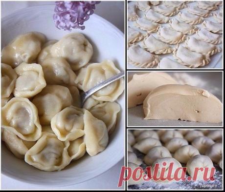 Вкуснейшее универсальное заварное тесто для вареников, пельменей, чебуреков...
Это не тесто, а просто песня! Нежное, эластичное, податливое, приятное в работе и очень вкусное! Что пельмени, что вареники или чебуреки всегда с ним получаются просто изумительные. А еще из него можно приготовить вкуснейшие манты, позы, пироги и слоеные лепешки.
Ингредиенты:
-1 яйцо
-соль
-3 стакана муки
-1 ст.л. растительного масла
-1 стакан кипятка
Приготовление:
К яйцу добавляем соль и взбив...