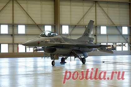 В Германии уличили Запад в переходе красной черты из-за поставок F-16 Украине. Западные страны вновь переступили красную черту в прокси-войне с Россией, дав согласие на предоставление Украине истребителей-бомбардировщиков F-16, заявила депутат германского парламента от Левой партии Сара Вагенкнехт. «Нидерланды и Дания теперь хотят как можно быстрее доставить их на Украину», — отметила она.