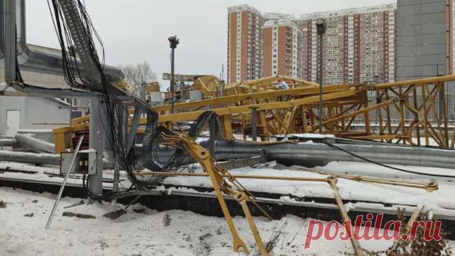Названа причина падения башенного крана в Подмосковье. Перегрузка могла стать причиной падения башенного крана в подмосковном Красногорске. Об этом сообщается в Telegram-канале прокуратуры Московской области. "По предварительной информации, опрокидывание на бок крановой установки ...