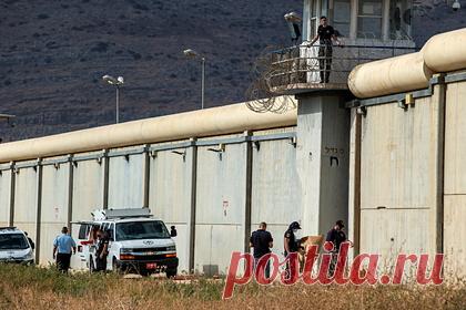 Израильское телевидение смоделировало побег палестинских боевиков из тюрьмы. Израильский телеканал «Кан 11» (כאן 11) опубликовал видеоролик, в котором показана хронология побега палестинских боевиков из самой охраняемой тюрьмы страны. На видео показан лаз, через который террористам удалось выбраться из камеры, а также с помощью компьютерной смоделирован их маршрут.