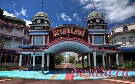 Заброшенная страна сказок Nara Dreamland – это заброшенный парк аттракционов в Японии, возведённый в 1961-м году неподалёку от одноименного города. Этот парк должен был стать японским "Диснейлендом": к примеру, в нём тоже были построены железнодорожное депо, замок Спящей Красавицы и знаменитые американские горки;...
