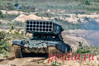 Огнеметные системы «Солнцепек» впервые передали военнослужащим ВДВ. В Минобороны России заявили, что военнослужащие Воздушно-десантных войск (ВДВ) впервые получили тяжелые огнеметные системы ТОС-1А «Солнцепек». В церемонии передачи башенных ключей и формуляров от модернизированных боевых машин экипажам принял участие начальник службы РХБЗ ВДВ полковник Алексей Гончаров.